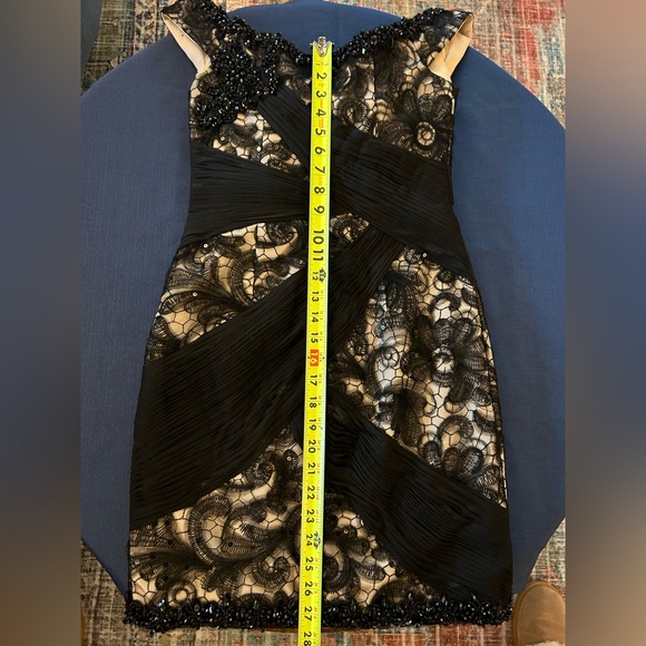 Lace Beaded Off-the-Shoulder Mac Duggal Dress, size 4 - Picture 7 of 13